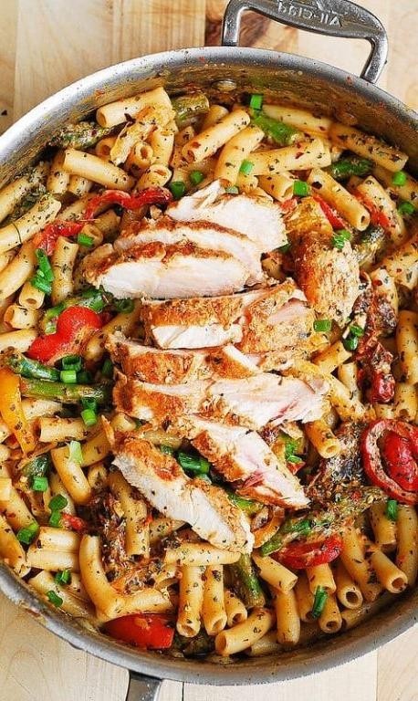 Bell Pepper and Chicken Penne in Creamy Sauce