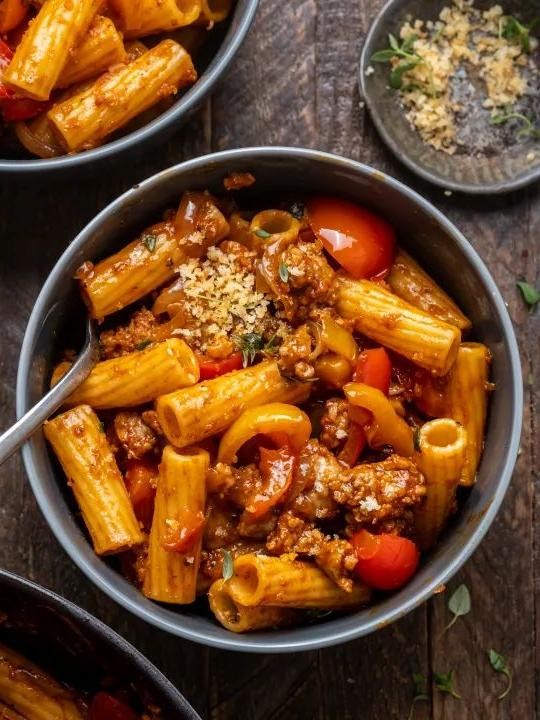 Bell Pepper and Sausage Rigatoni in Tomato Sauce