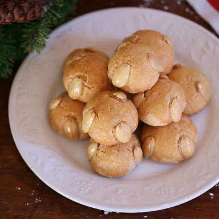 Bethmännchen (Marzipan Cookies)
