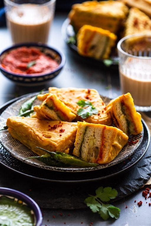 Bread Pakora with Spicy Chutney