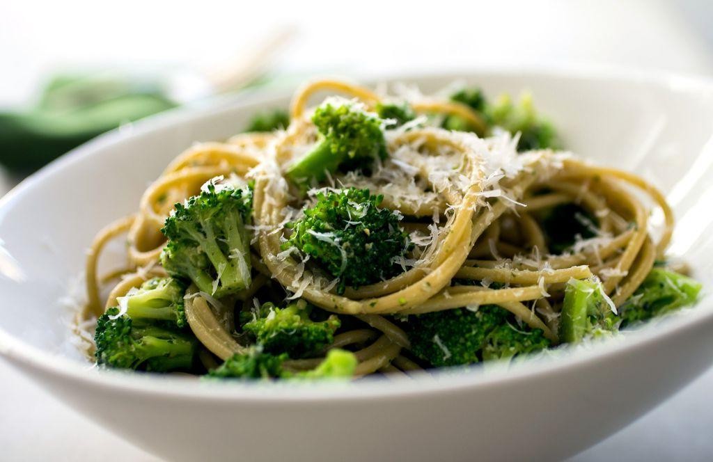 Broccoli and Walnut Green Spaghetti