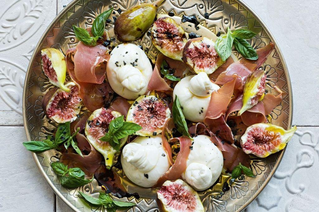 Burrata Pasta with Prosciutto and Figs