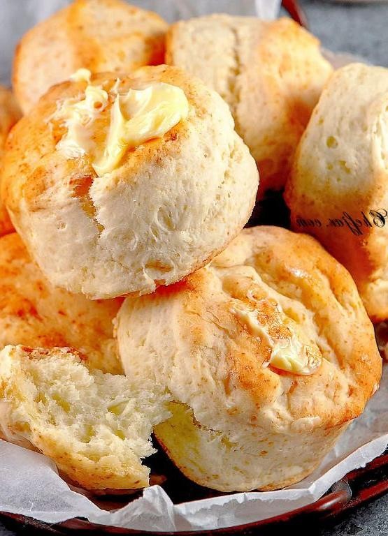 Cheesy Garlic and Herb Popeyes Biscuits