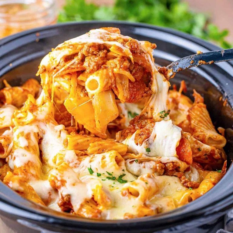Cheesy Slow Cooker Pizza Pasta