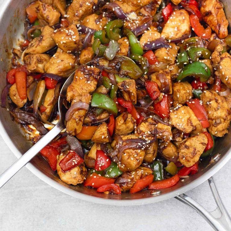 Chicken and Bell Pepper Stir-Fry with Garlic Sauce