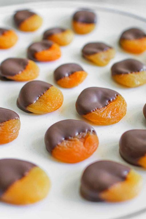 Chocolate-Dipped Apricots