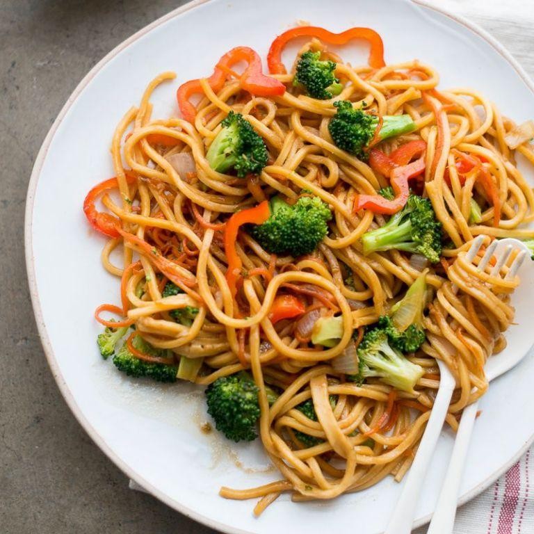 Chow Mein with Noodles and Mixed Vegetables