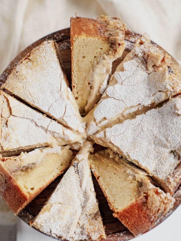 Cinnamon Roll Gooey Butter Cake