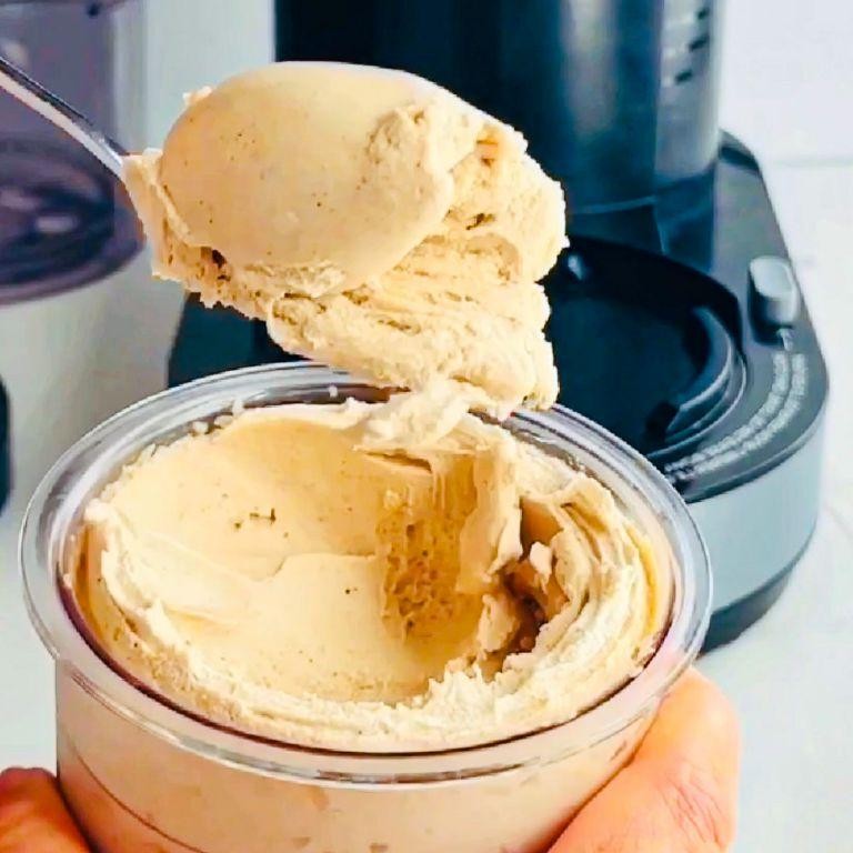 Cinnamon Roll Keto Ice Cream