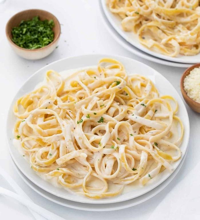 Classic Fettuccine Alfredo with Homemade Sauce