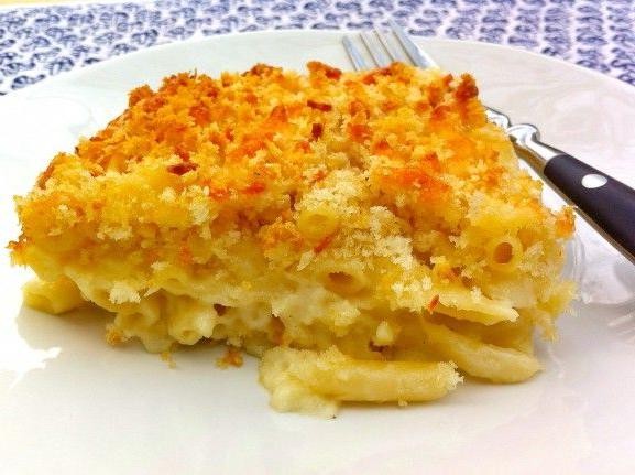 Classic Mac and Cheese with a Crispy Topping