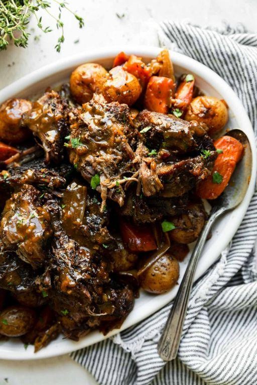 Classic Oven-Braised Chuck Roast with Vegetables
