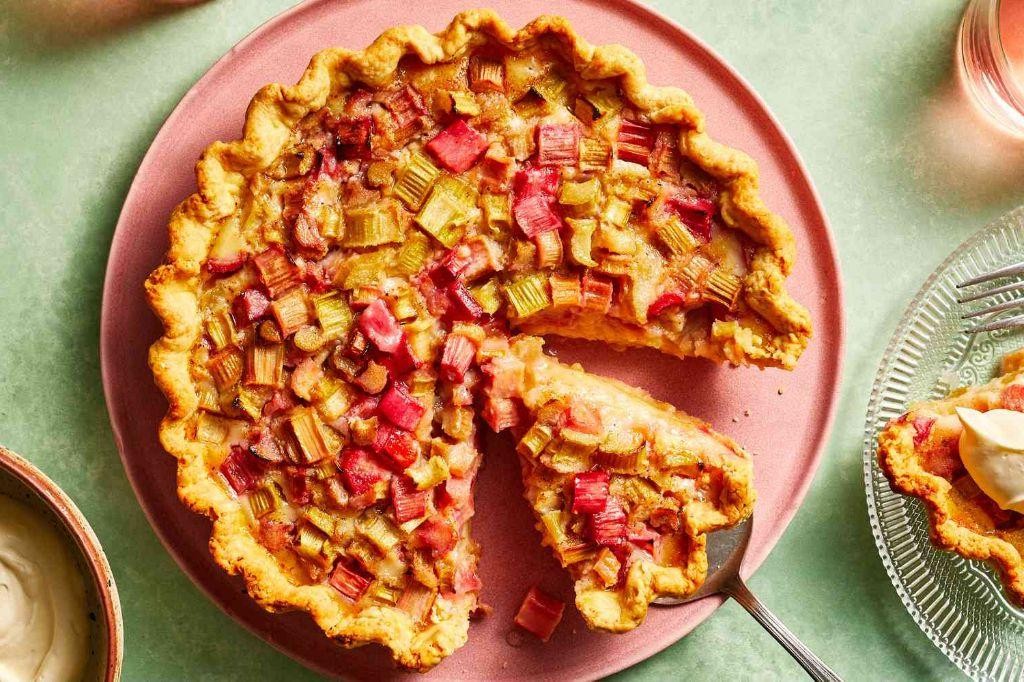 Classic Rhubarb Pie