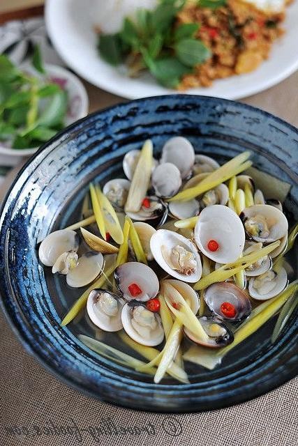 Clear Clam and Lemongrass Soup