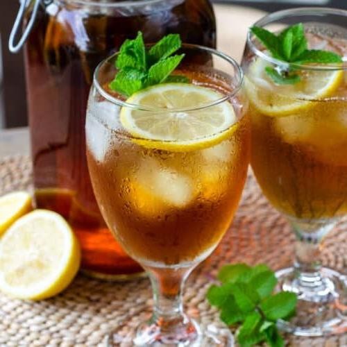 Cold Brew Iced Tea with Lemon and Mint
