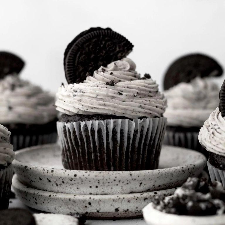 Cookies and Cream Oreo Cupcakes