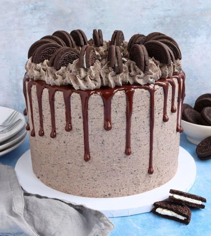 Cookies and cream Oreo drip cake