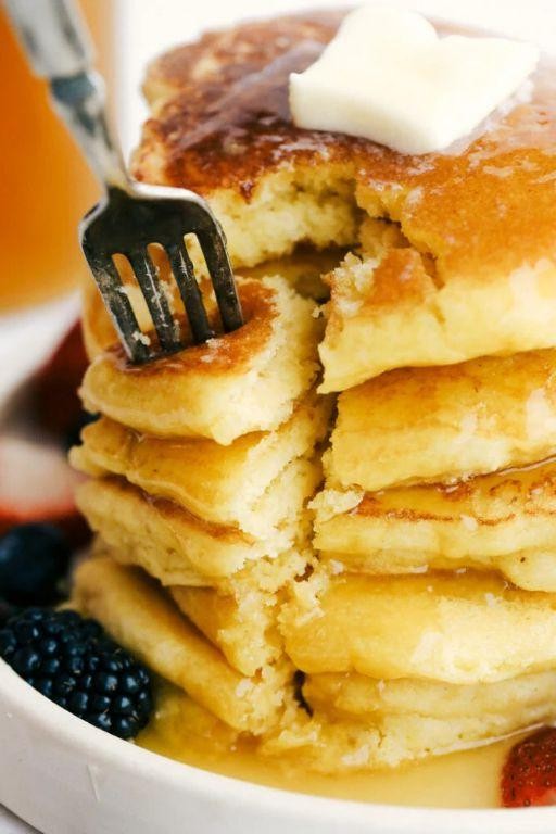 Cornmeal pancakes with honey butter