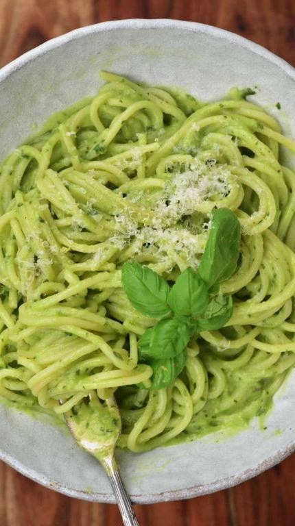 Creamy Avocado Green Spaghetti
