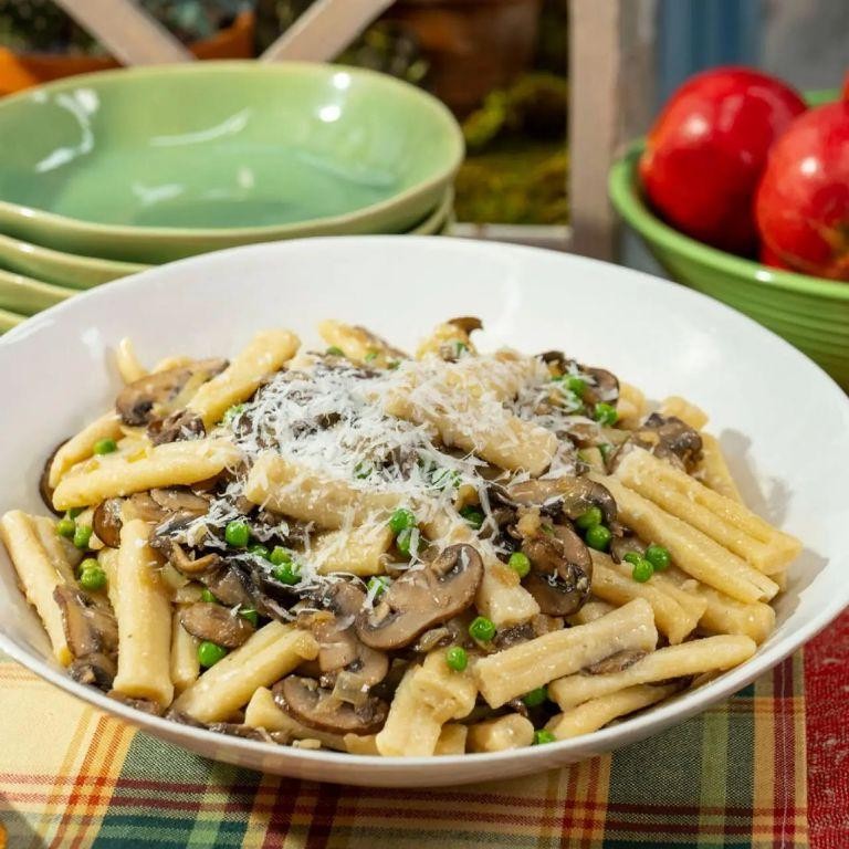 Creamy Cavatelli with Mushrooms and Peas