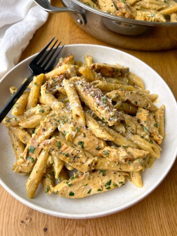 Creamy Garlic Parmesan One Pot Chicken Pasta