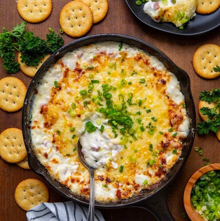 Creamy Ham and Bean Dip with Crackers