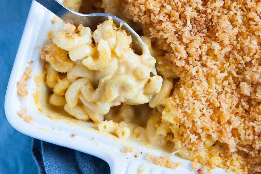 Creamy Mac and Cheese with Breadcrumbs