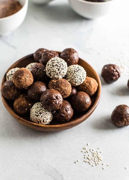 Dark Chocolate and Almond Energy Bites