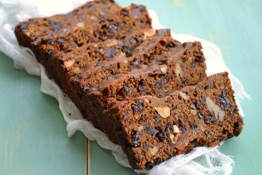 Dark Fruit Cake with Cinnamon and Allspice