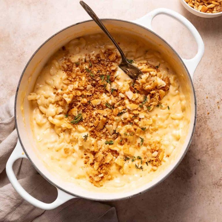 Dutch Oven Mac and Cheese with Breadcrumbs