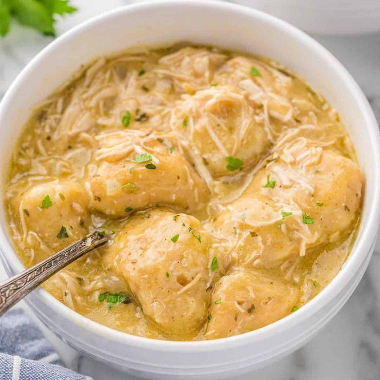 Easy Crock Pot Chicken and Dumplings