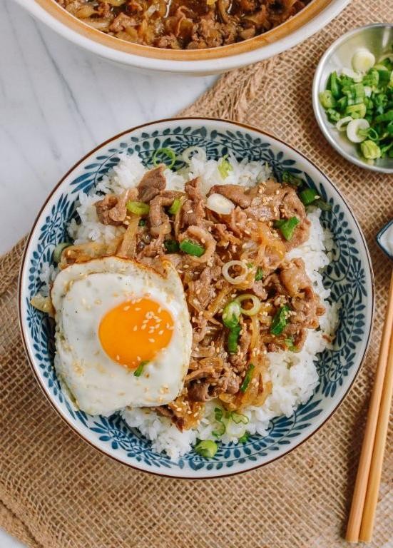 Fast Japanese Gyudon (Beef Bowl)