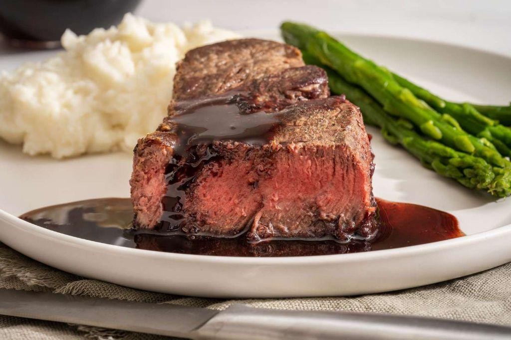 Filet Mignon with Red Wine Reduction