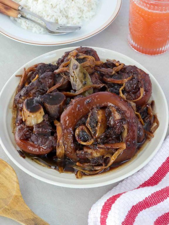 Filipino Paksiw na Pata