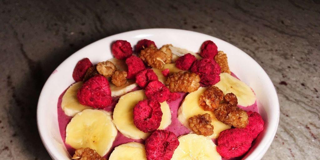 Fresh Mulberry Smoothie Bowl