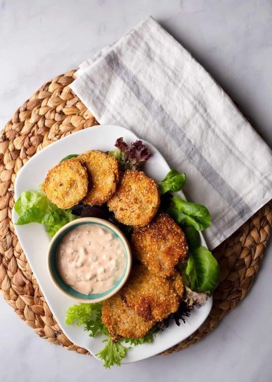 Fried green tomatoes with remoulade