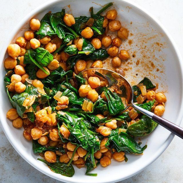 Garlic Butter Chickpeas with Spinach