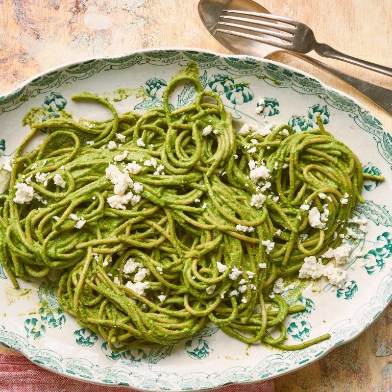 Garlic Parmesan Green Spaghetti