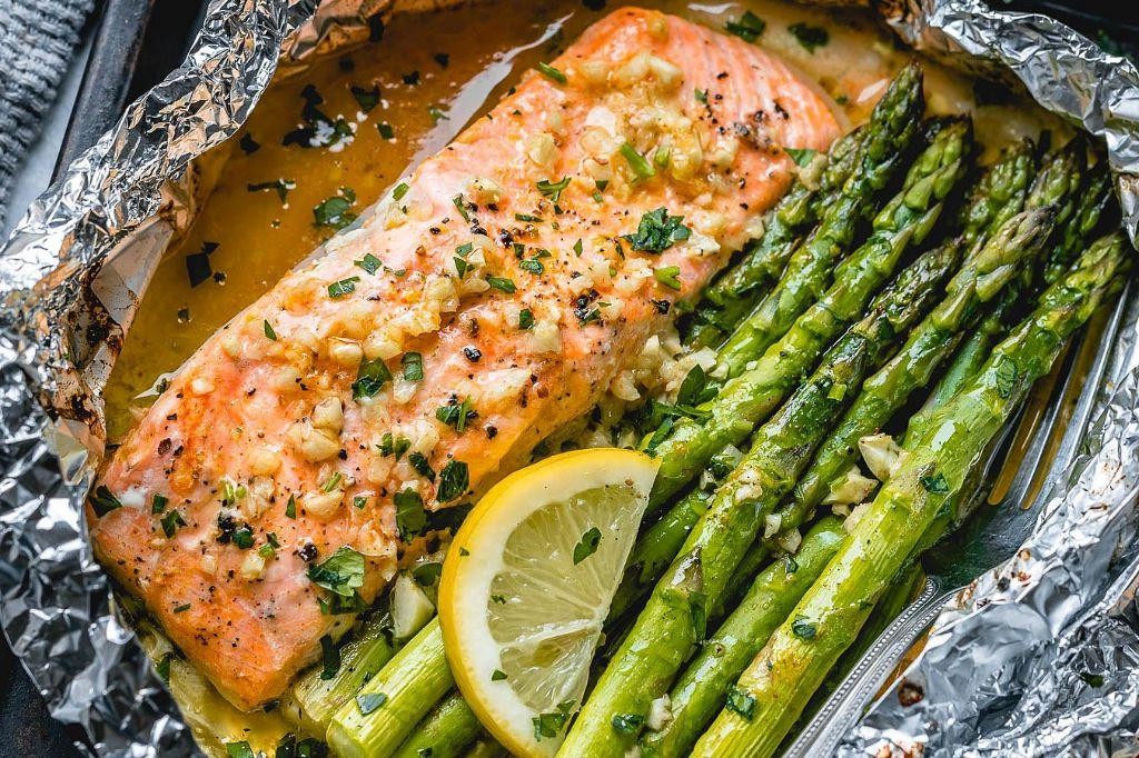 Gluten Free Salmon and Asparagus Foil Packets