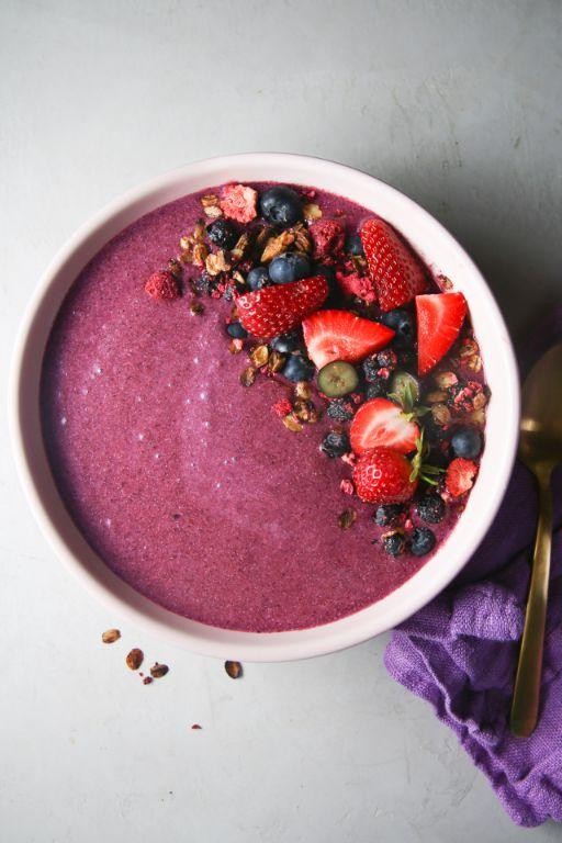 Golden Berry Smoothie Bowl