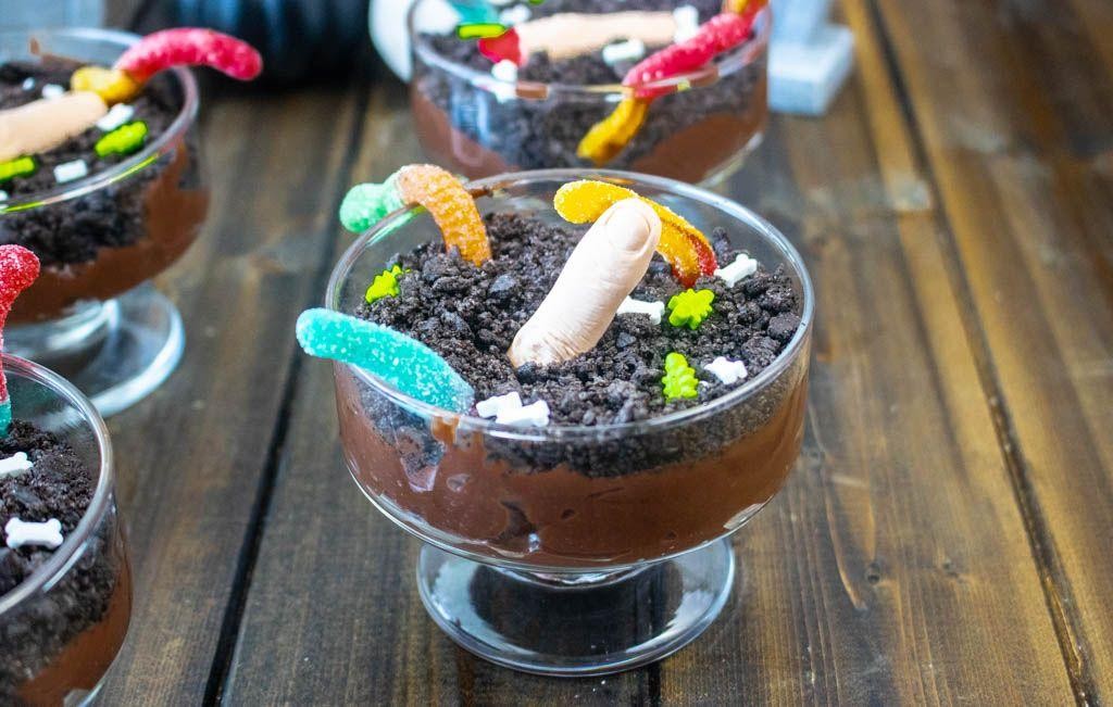 Graveyard Dirt Pudding Cups with Gummy Worms