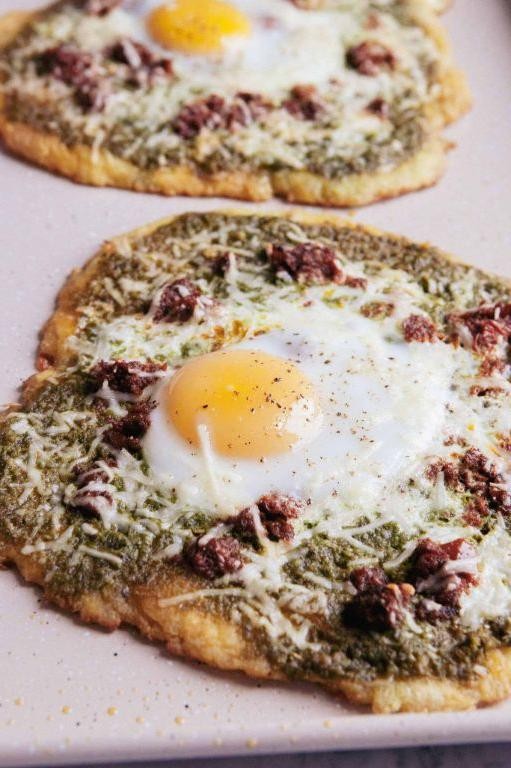 Greek Yogurt Flatbread Breakfast Pizza
