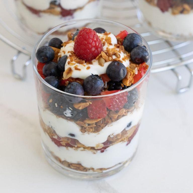 Greek Yogurt Parfait with Granola