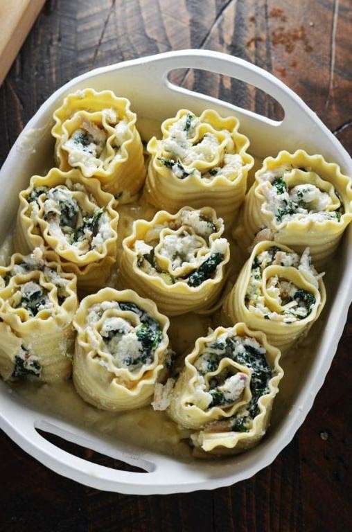 Ground chicken and spinach lasagna rolls
