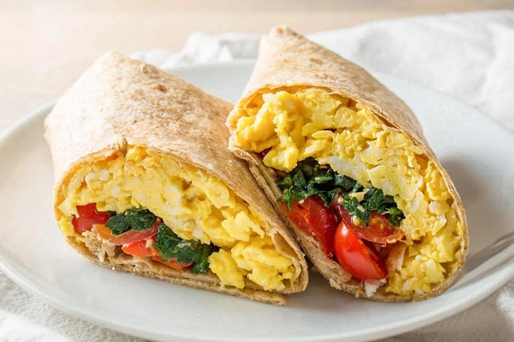 Hamburger Breakfast Wraps with Spinach and Feta