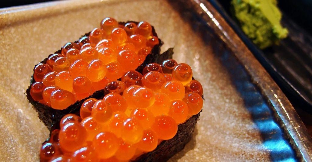 Ikura (Salmon Roe) Roll