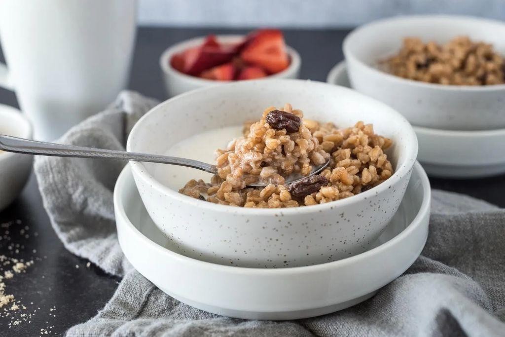 Instant Pot Farro Pudding with Cinnamon and Maple Syrup
