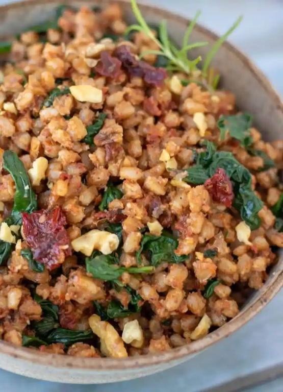 Instant Pot Farro with Pesto and Sun-Dried Tomatoes