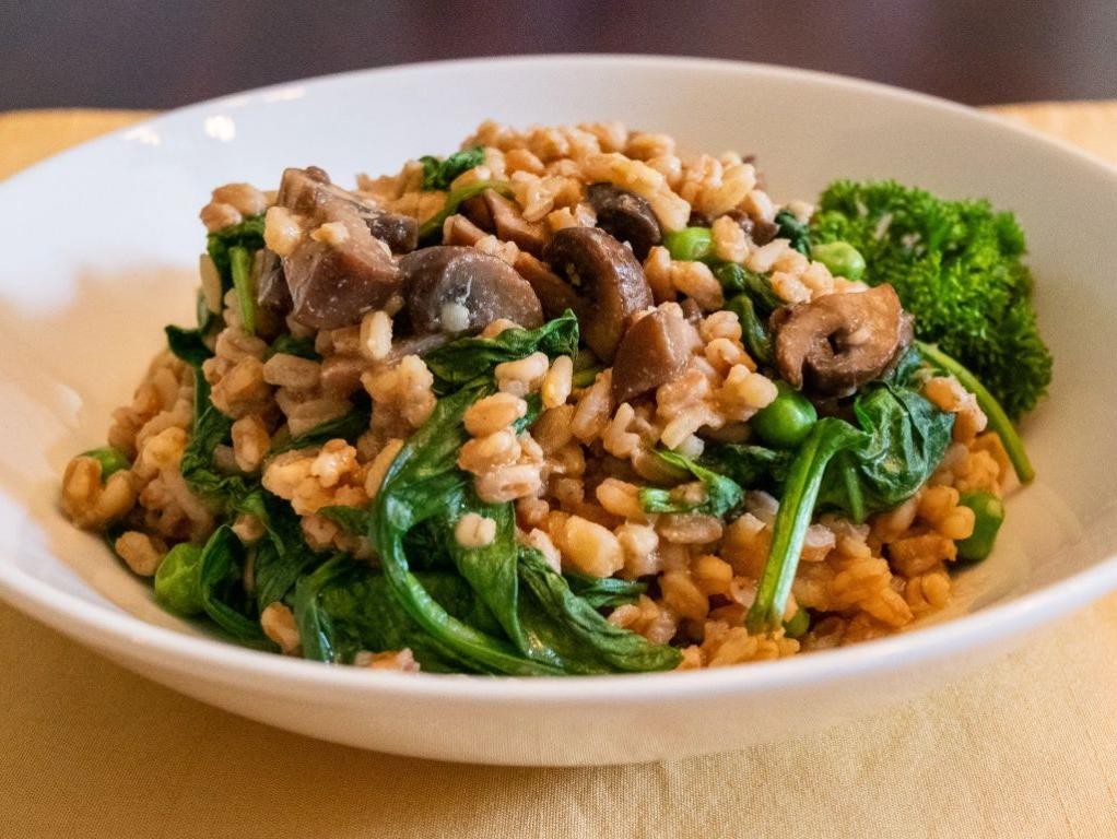 Instant Pot Farro with Roasted Garlic and Spinach
