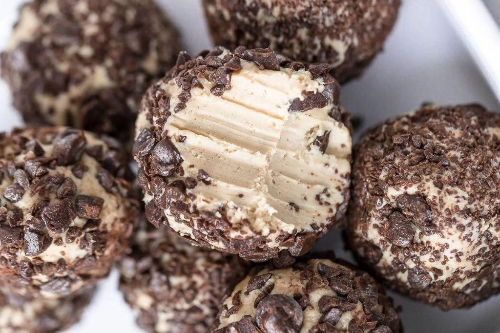 Keto Spinach and Cheese Fat Bombs